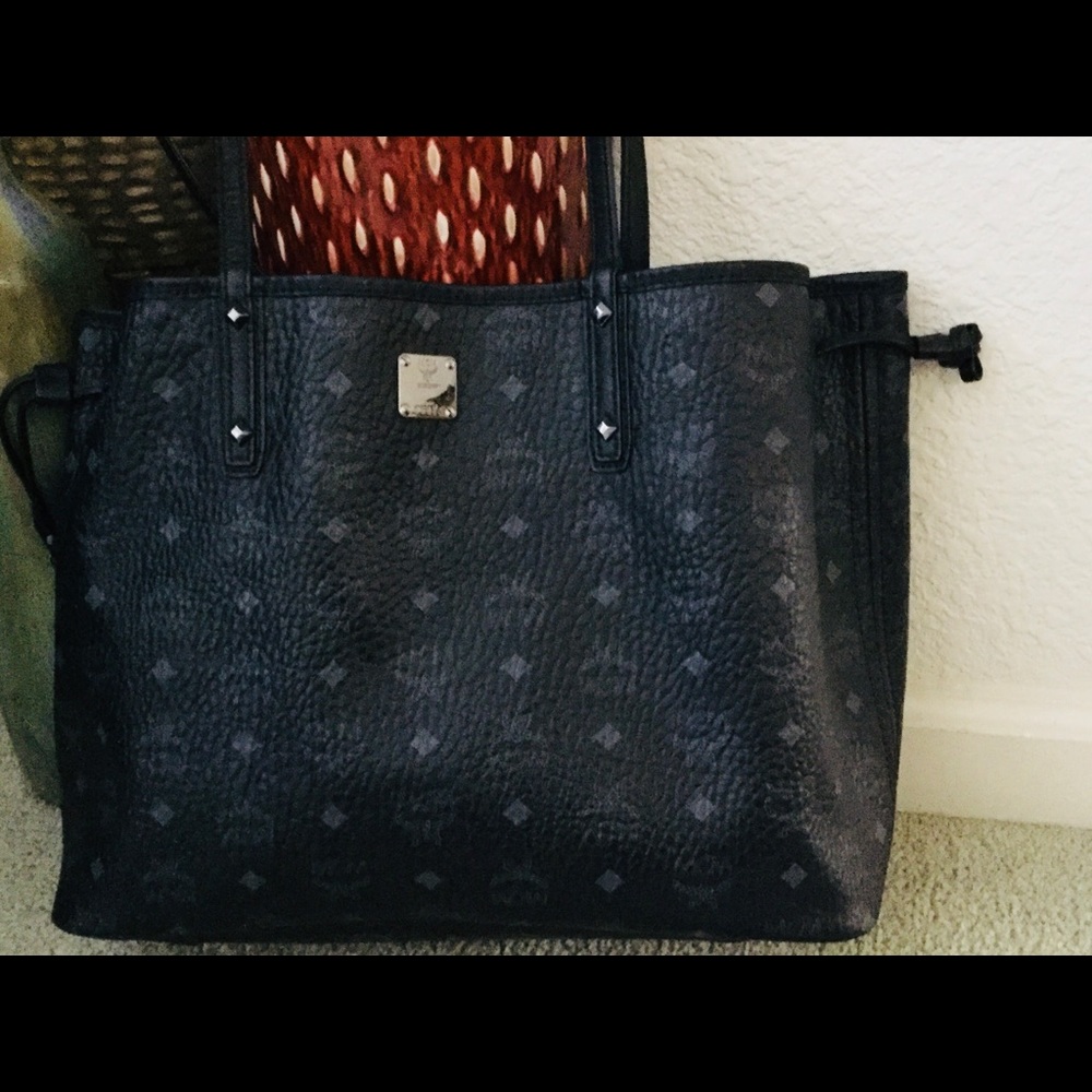 Authentic MCM Visetos Med Black ToTe